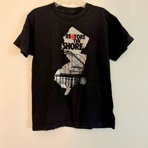 Restore the Shore Youth L Ergo t shirt Sandy